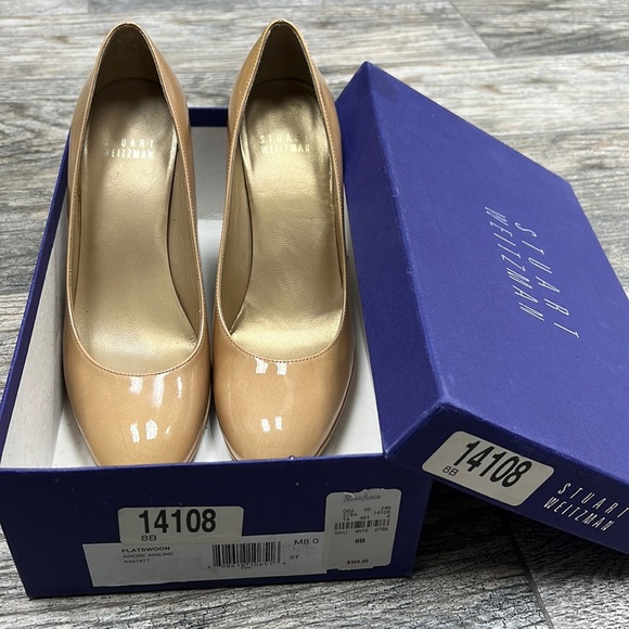 Beige round toe Stuart Weitzman heel in a size 38 (us8) - Picture 1 of 6